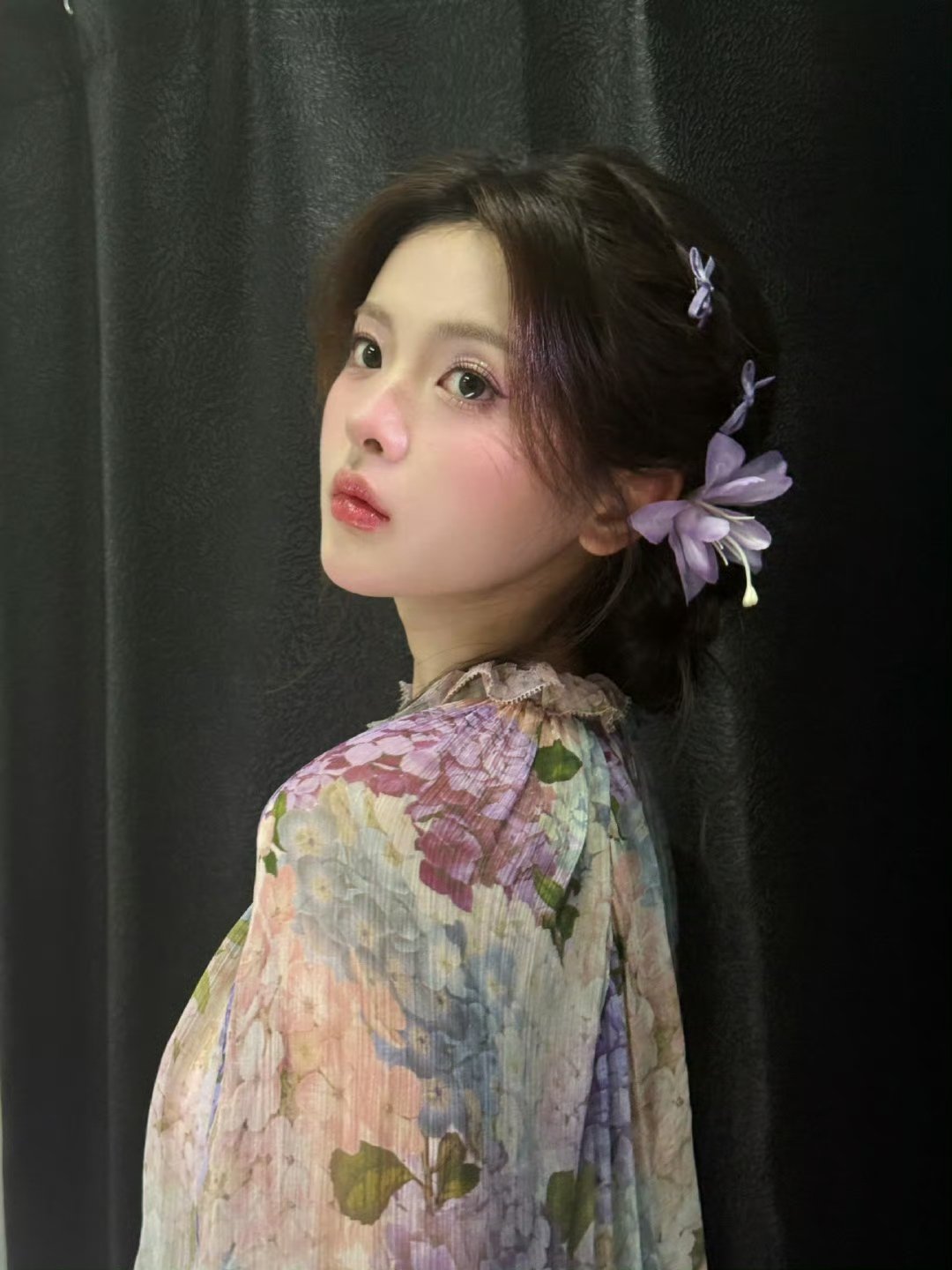 杨超越紫色花仙子杨超越紫蝴蝶这个妆造也太好看了，紫色花仙子🦋 ​​​