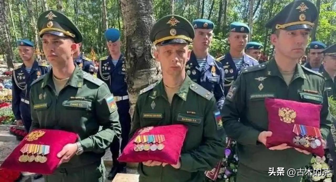 为什么 俄军 总是容易死将军？原因很简单，他们军衔发得太随便了，说白了就是一帮团