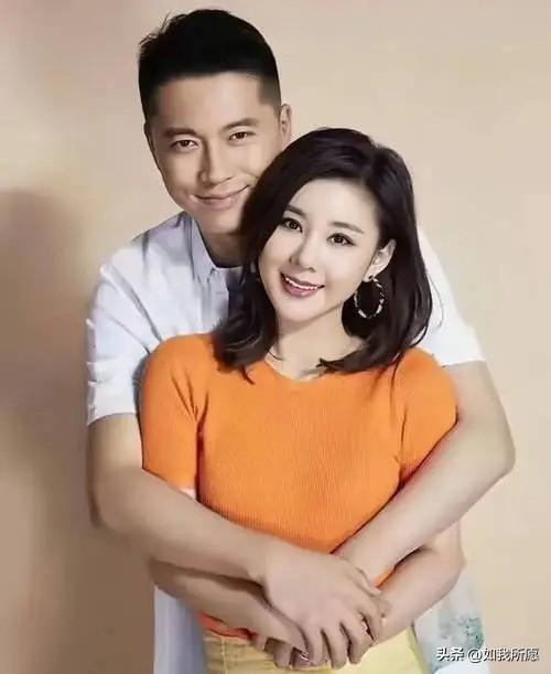 网上有人拍到
李小萌逛菜市场，
用自带环保袋装菜，买糖炒栗子还跟老板撒娇多要两颗