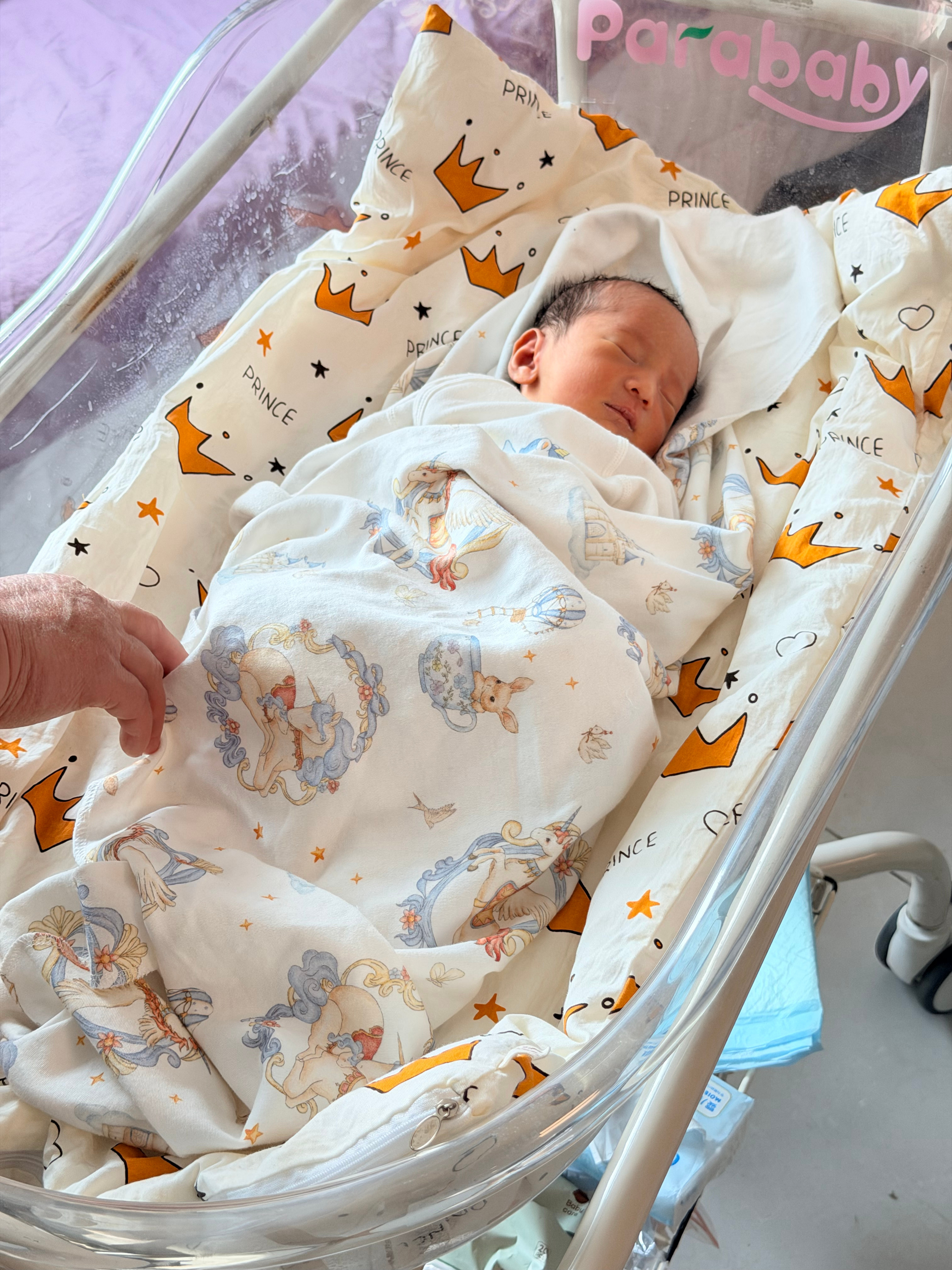 来看小外甥咯，小家伙看都不看小梦一眼掏出来个红包🧧后，眼睛瞪得贼大 菏泽·山东