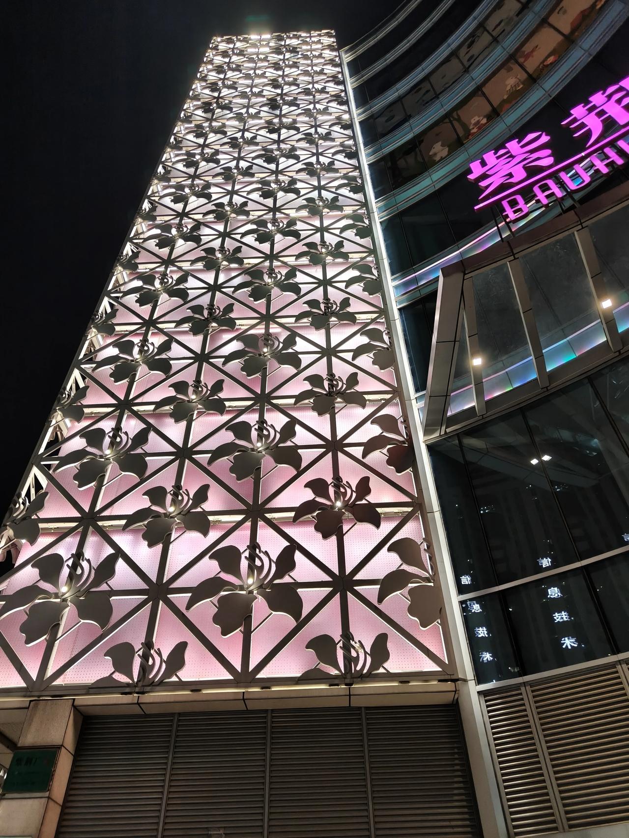 紫荆广场二楼，这家生意不错！
推荐图5，9和14，
个人比较喜欢😍