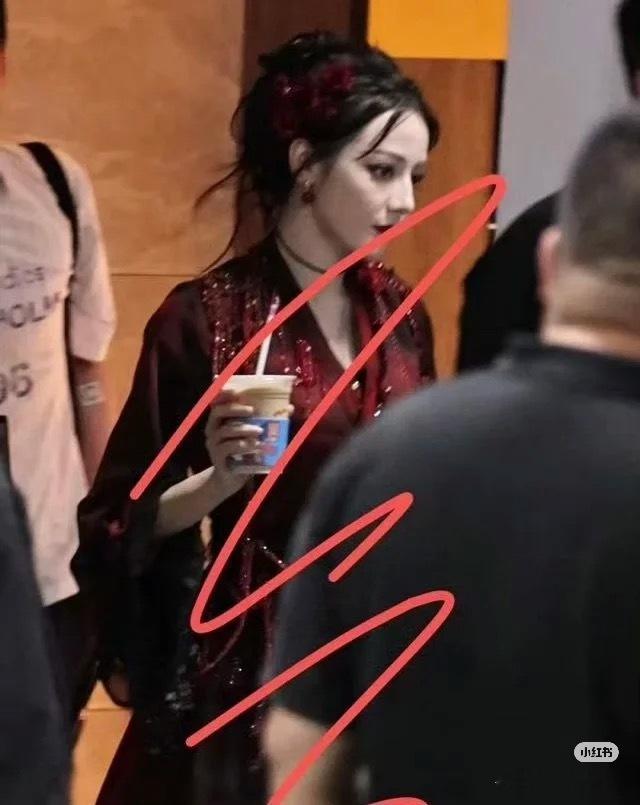 娱乐[超话]迪丽热巴开推红衣路透迪丽热巴开推3红衣路透 啊啊啊啊迪丽热巴红衣圣女