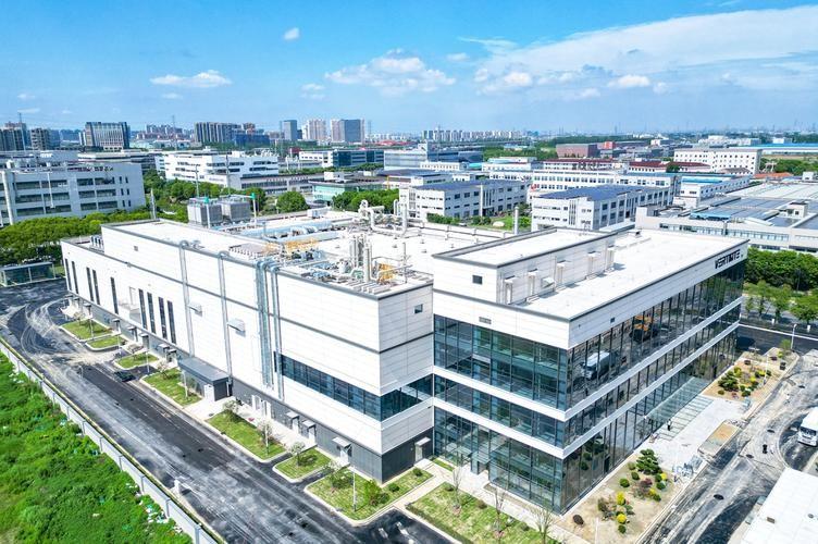 8月4日，据路透社消息，四位知情人透露，特朗普政府正在起草一项禁令，由FCC（美