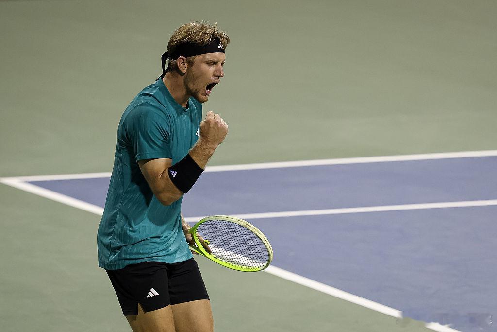 再冲首冠💪ATP500 华盛顿站半决赛，12号种子达维多维奇·弗基纳以6-2 