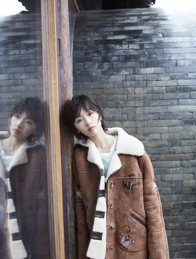 2014年北京，一部都市爱情片让97后小伙子凭新人奖初露锋芒，票房超8亿拉开破圈