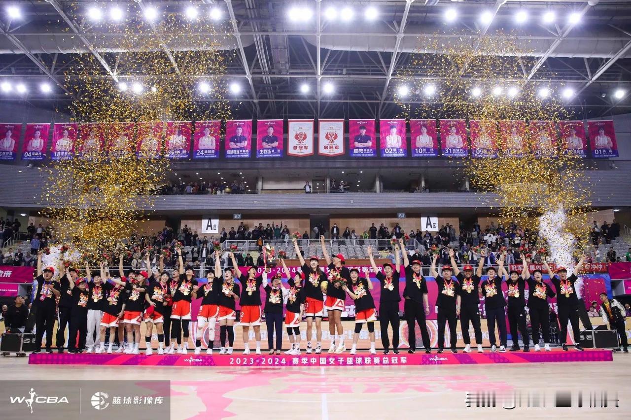WCBA昨晚落下帷幕，四川队不出意外的获得了总冠军，李梦荣膺FMVP，当然了，其