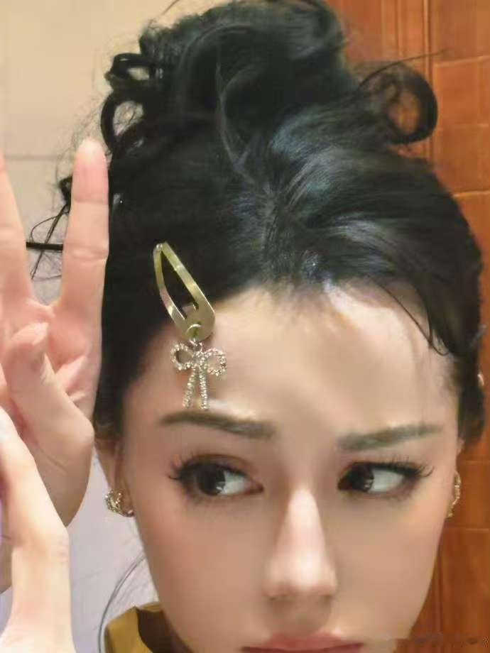 迪丽热巴今日份营业，要萌鼠谁？ ​​​