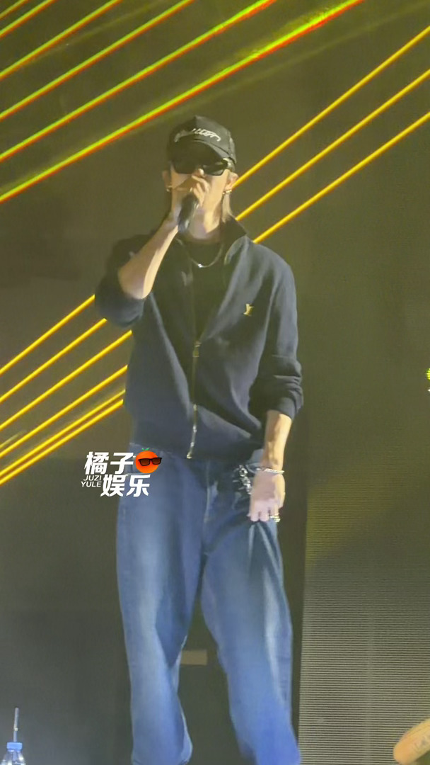徐明浩扭这几下够我学一个月了男神就这样松弛又帅气…徐明浩扭这几下我能学一个月