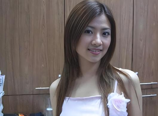 2018年，上海第一美女沈丽君，抛下五岁的儿子和三岁的女儿，从28楼一跃而下，那