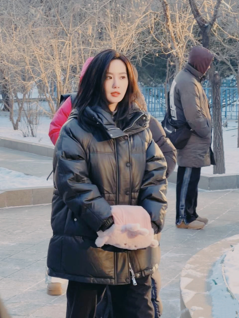 都让让，大美女沈乐水来啦[舔屏]好羡慕姐的浓密乌发[awsl] 
