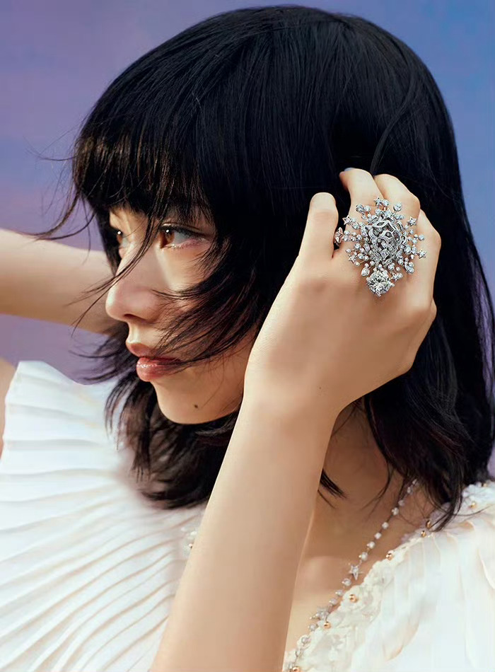 小松菜奈与CHANEL “Reach for the Stars”臻品珠宝系列V
