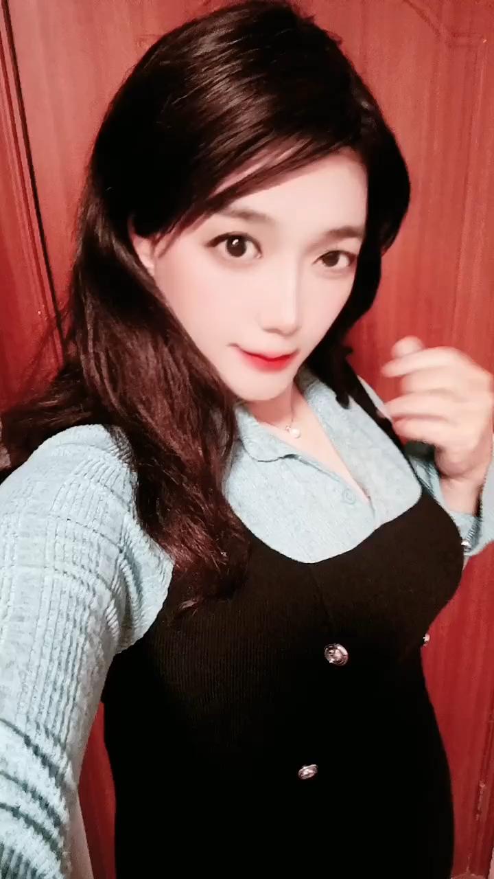 男扮女装必须扮得很好看，超级像美女才可以吗？

变装就是一种纯粹的自娱自乐的方式
