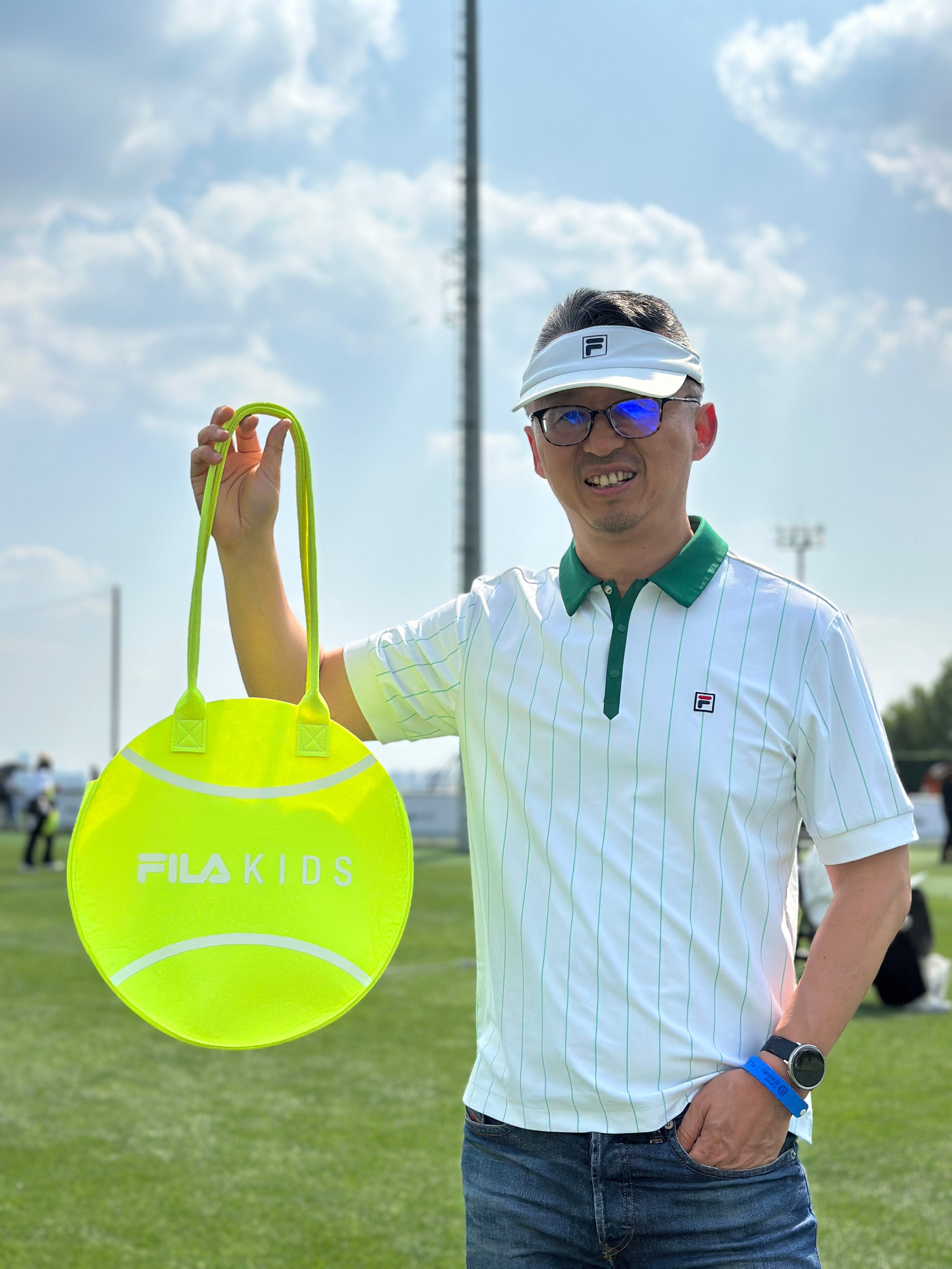 一些非常适合抽奖的礼物又增加了。来看花园网球秀，每位嘉宾获赠一个让人想买椟还珠的