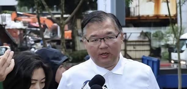 李德维突然出现在这次郑丽文访陆的行程名单中，这的确让人感到意外。

李德维这次被