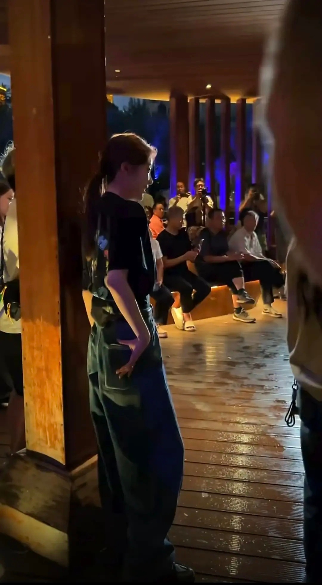 张月 🌛张月霸气买单 🌛向全世界安利张月 很难不梦 这个小捞月