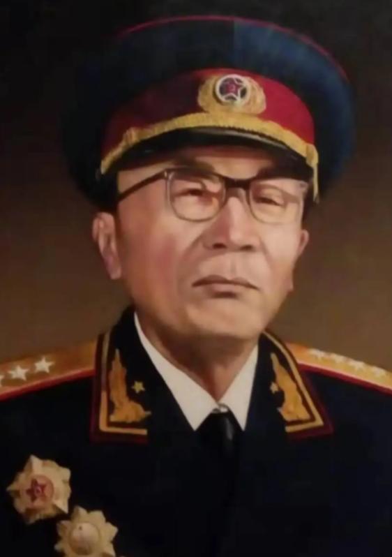 [微风]黄克诚说：“毛主席的功绩没有谁能比得上，如果有谁非要说比毛主席更高明、功