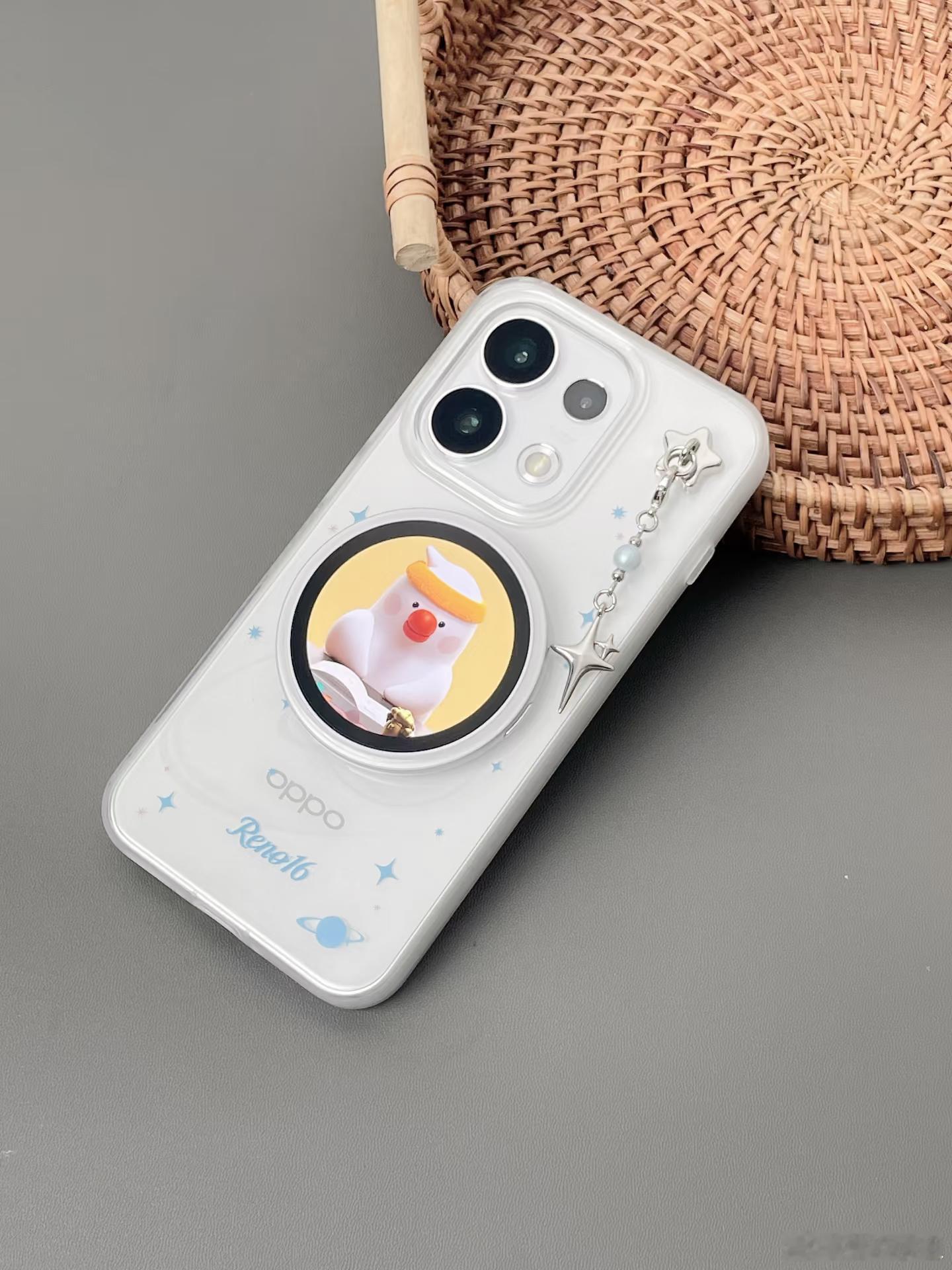 昨天发布的OPPO Reno16、荣耀600系列，都有独立磁吸背屏配件！这东西比
