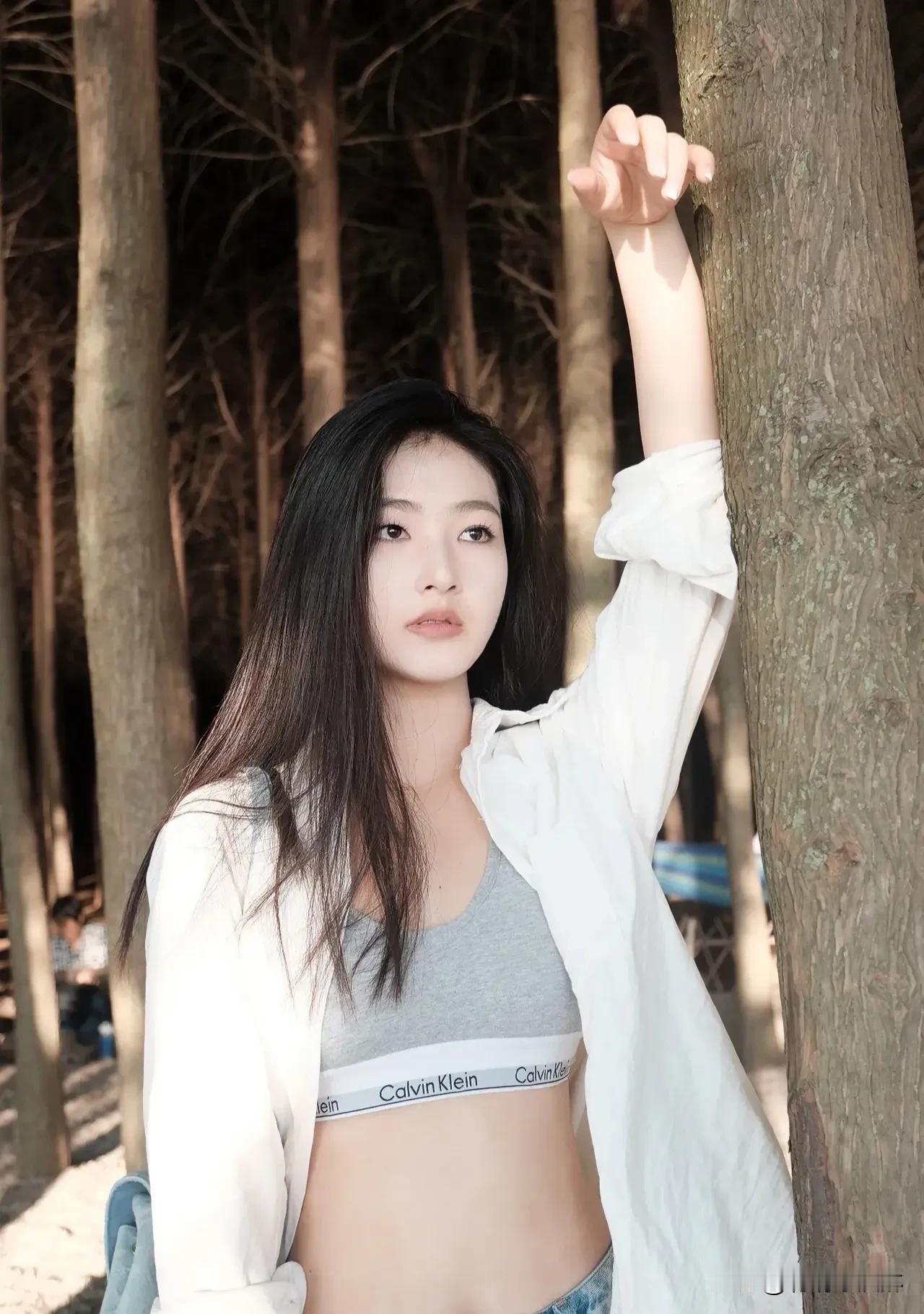 湖边晨雾轻绕，光影在林间跳跃。  
定格自然与灵动的瞬间。  
每一帧都是故事，