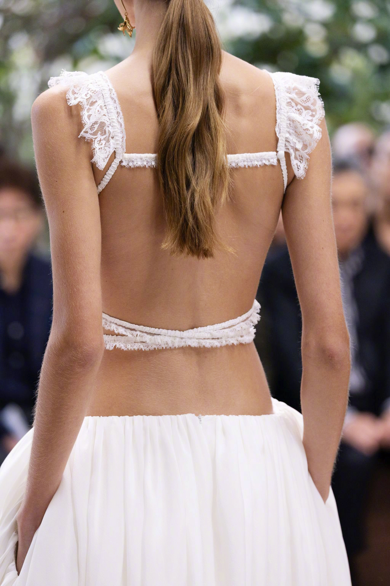 Chloé Spring 2027 闭场的白裙少女 ☁️ 巴黎时装周大秀直击 ​