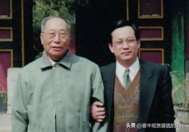 2015年，97岁溥任离世，溥仪永远不知，弟弟的三个儿子有多厉害。
 
溥任19