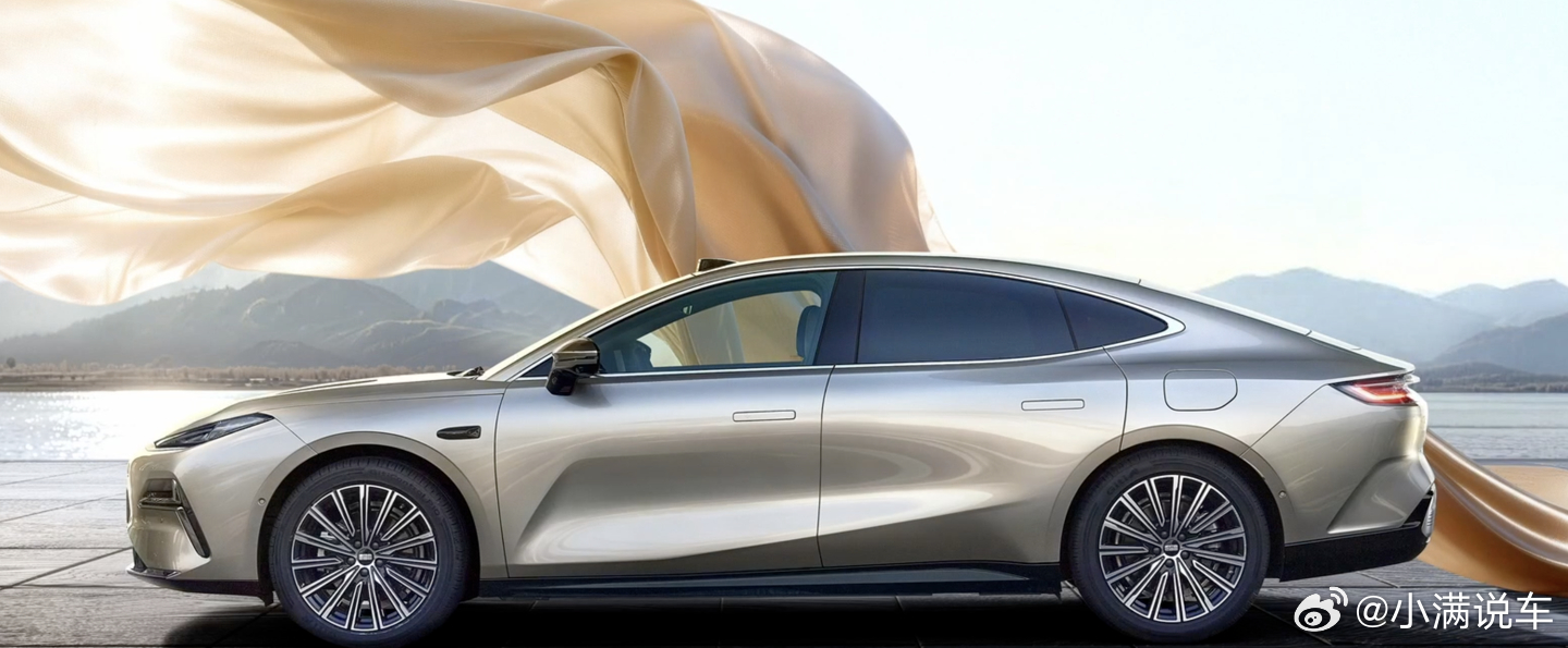 家人们，吉利银河星耀8远航家，这台中大型插混轿车太懂家用了。限时先享价12.98