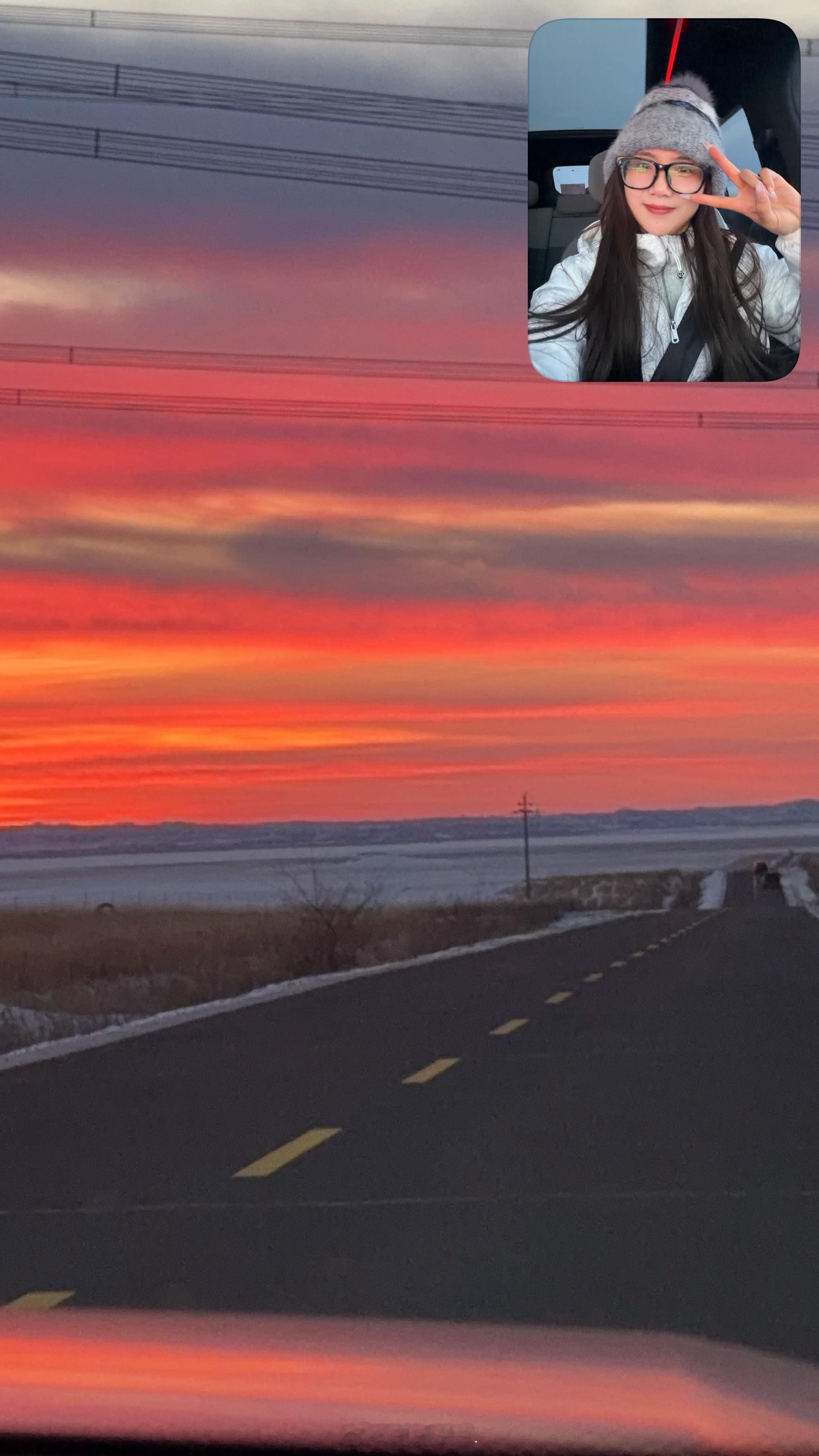 今日晚霞分享给你们 太绝美了！！！开进了神秘的马蹄山火山内部 感叹大自然的鬼斧神