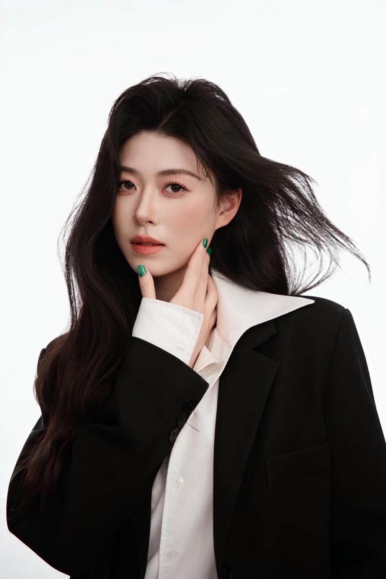 用一个字夸我。尝试一个新look 硬照 没有人能拒绝姐姐风 诸玲颖