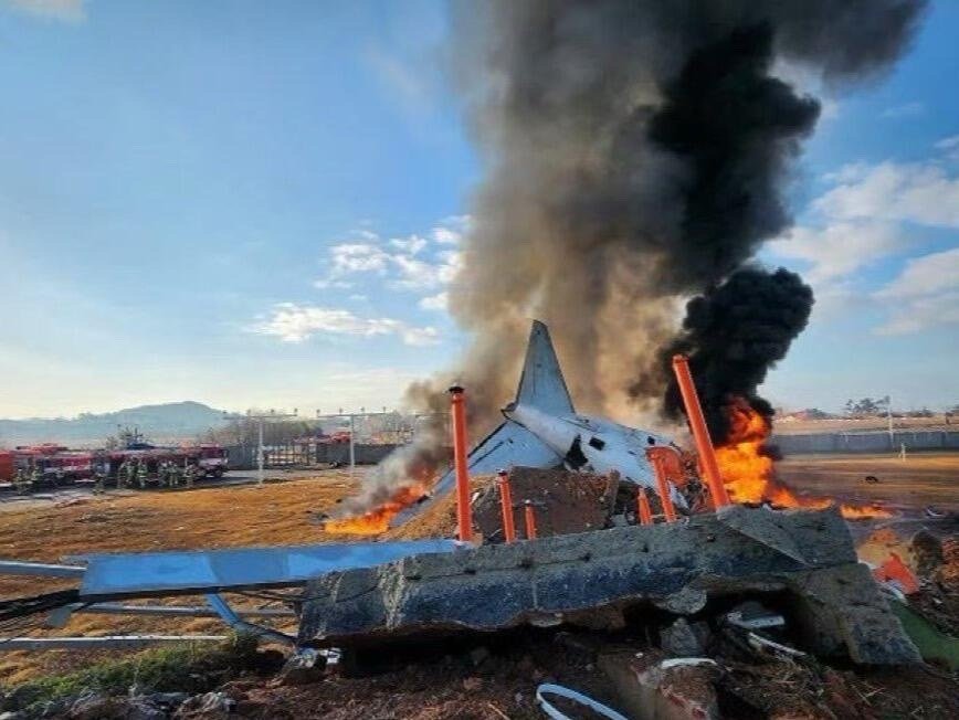 韩国飞机起火死伤惨重179人遇难祈祷人世间再无灾难、人人皆安！韩国全罗南道消防署