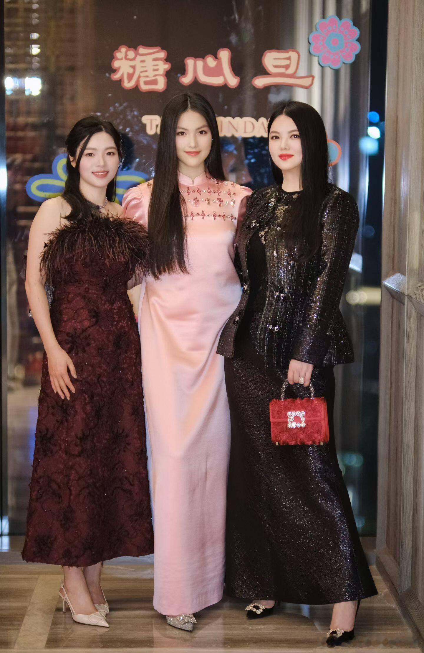 李湘带王诗龄出席晚宴王诗龄16岁身高 李湘带王诗龄出席晚宴，出落得越来越漂亮了 