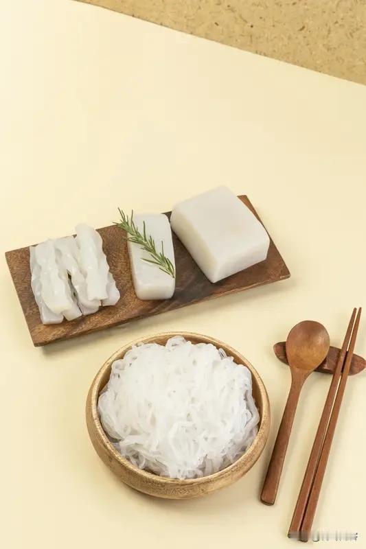 给宝宝选米粉，可不能马虎。市面上大米米粉比较常见，它致敏性低，富含碳水化合物，能