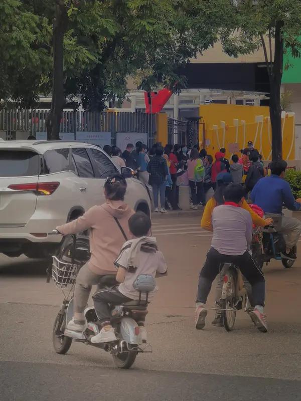 “网传学生叶某某与校外人员的舆情”，高校回应：警方正在调查近日，“网传学生叶某某