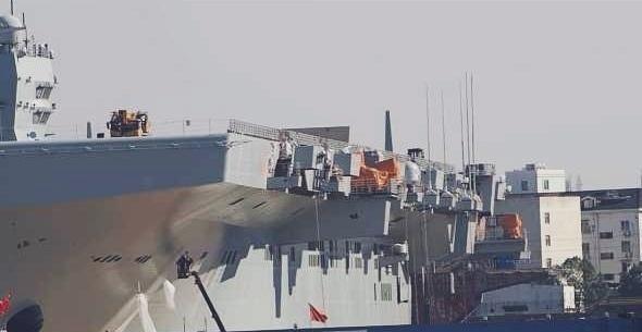 076型四川舰已经开始刷号，进度比预想的要快。有了075、003累积的经验，07