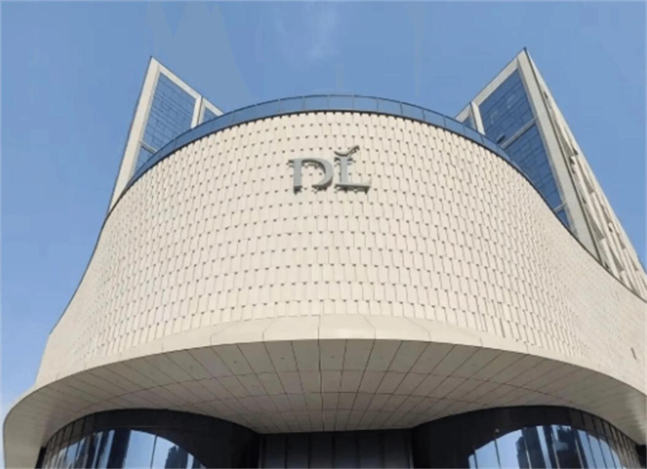 许昌胖东来商贸集团已完成珠宝钟表类“东来赤金”商标注册，并为“莲韵金条”“蛇年金