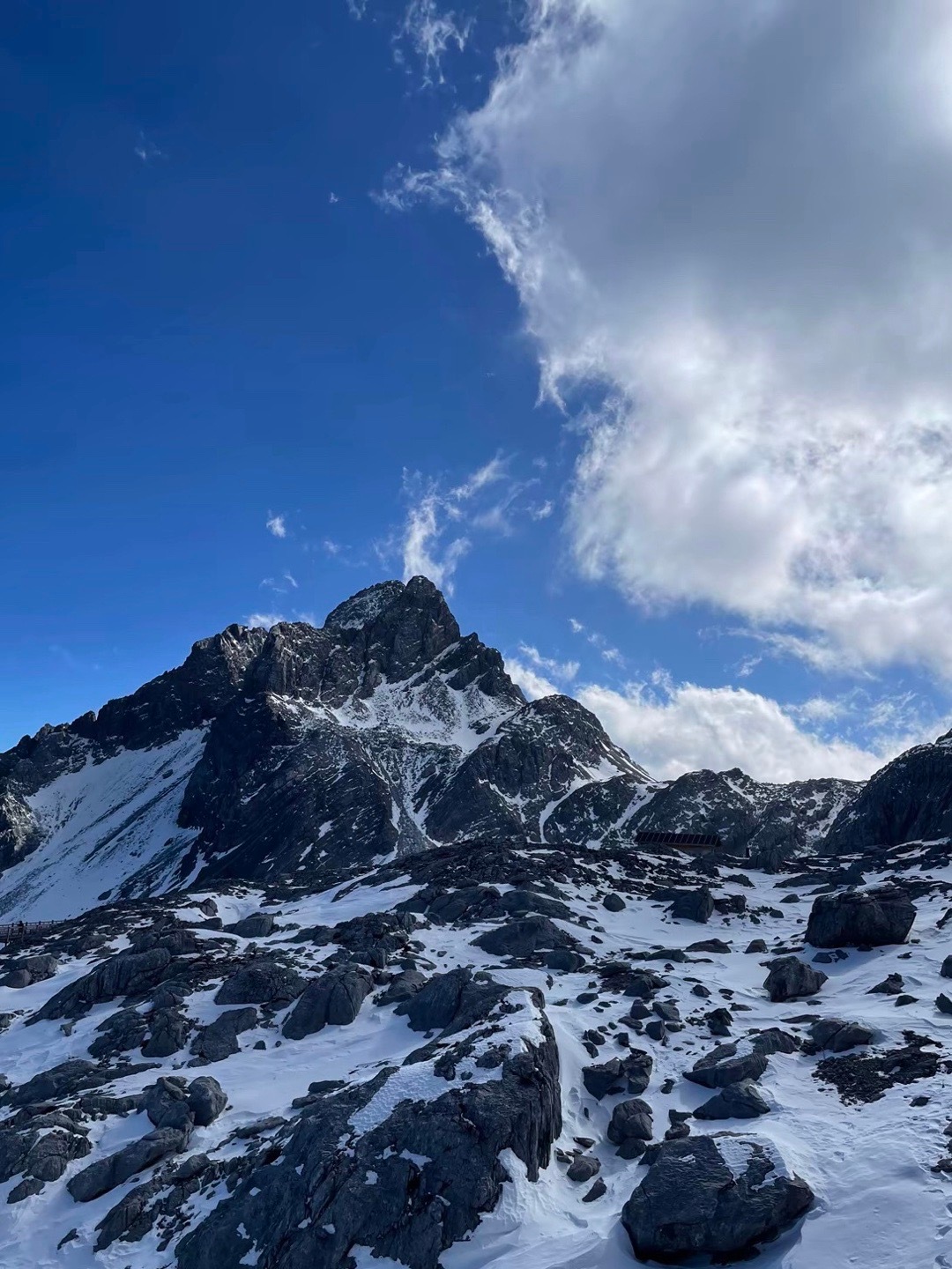 一个人对你最大的伤害，不是他不爱你了，而是他摧毁了你爱别人的勇气 