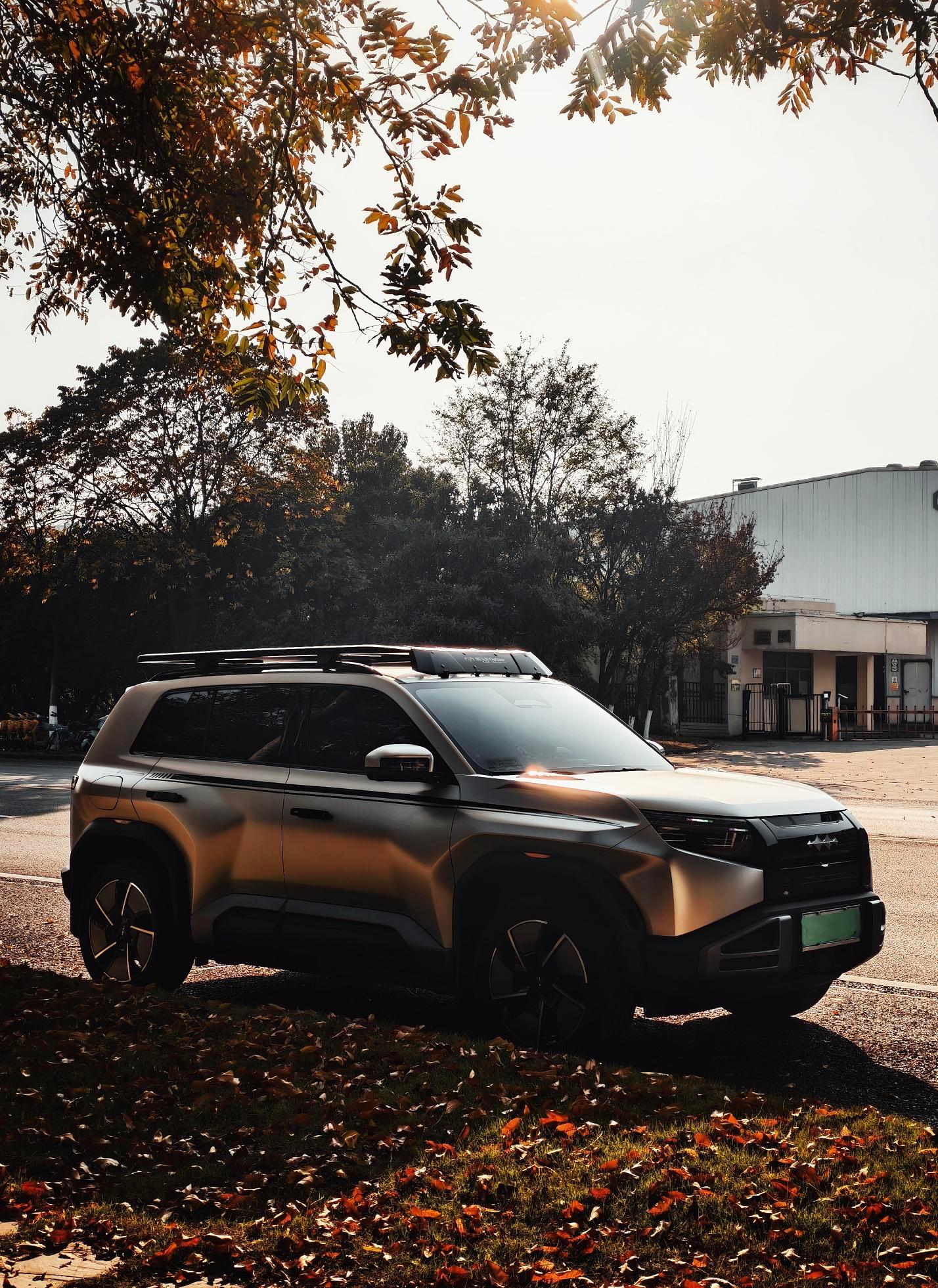 拿证后几乎没碰过车，提钛3前紧张了好几天，还专门请了个陪练和我一起去提车…没想到