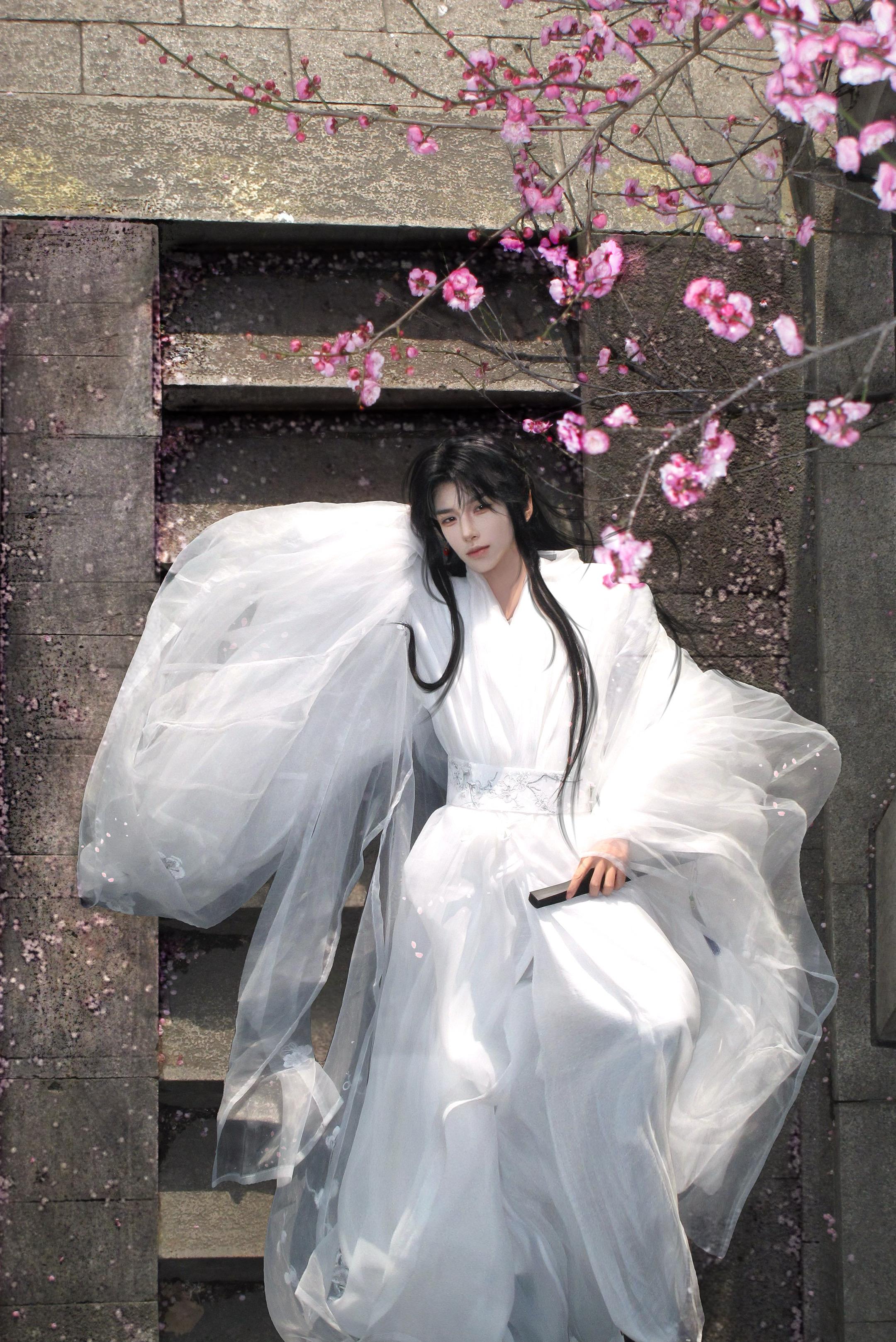 “遇见你的眉眼 如清风明月”