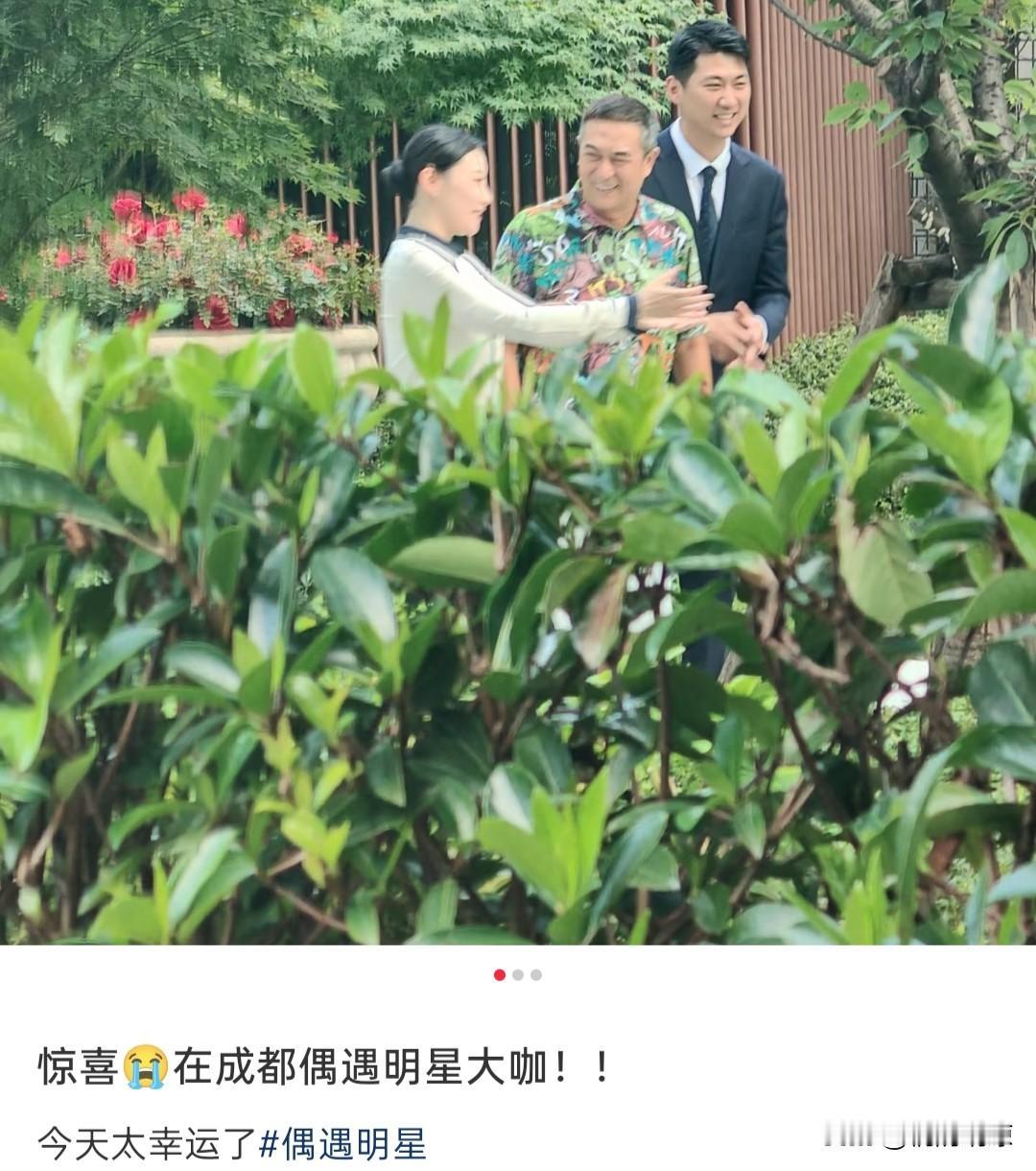 张嘉益，引发热议！8月21日，一向低调的老戏骨张嘉益，突然引发热议，这次不是因为