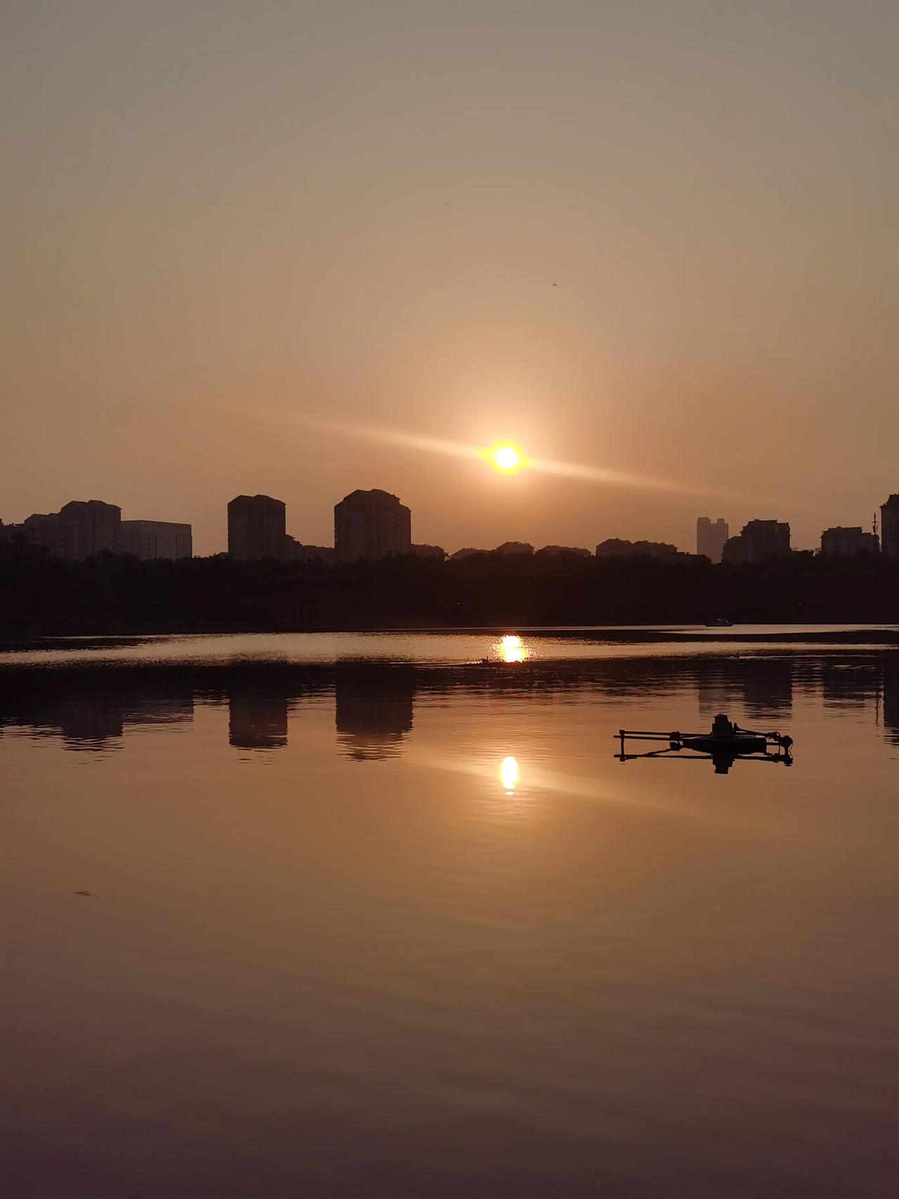 陕西西安，曲江池遗址2024年最后一抹夕阳。