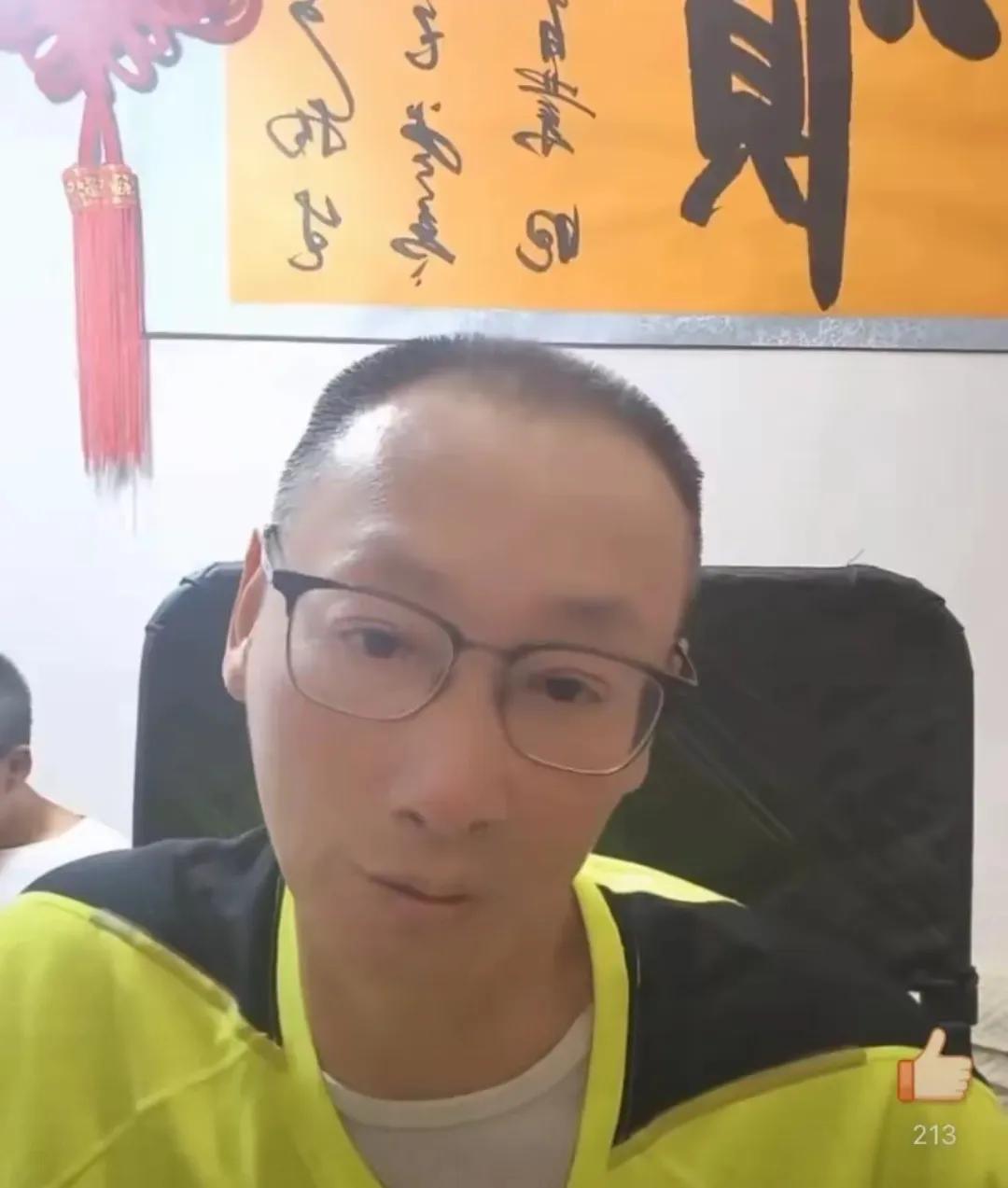 中国男排前国手郑亮直播间猛批中国女排朱姓队员耍大牌，李盈莹、王媛媛很不错

近日