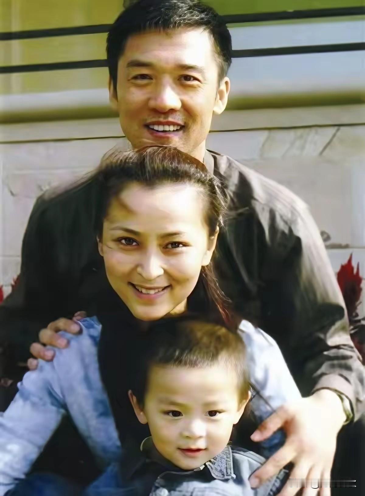 事实证明
男人要是想移情别恋
老婆再漂亮也挡不住那颗外溢的心
男人找的小1+2颜