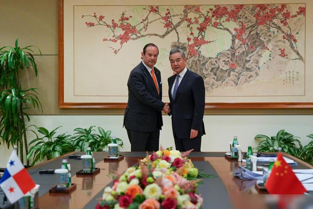 谈成了，巴拿马当场改口

当地时间5月26日，在巴拿马不懈努力下，终于和中国外交