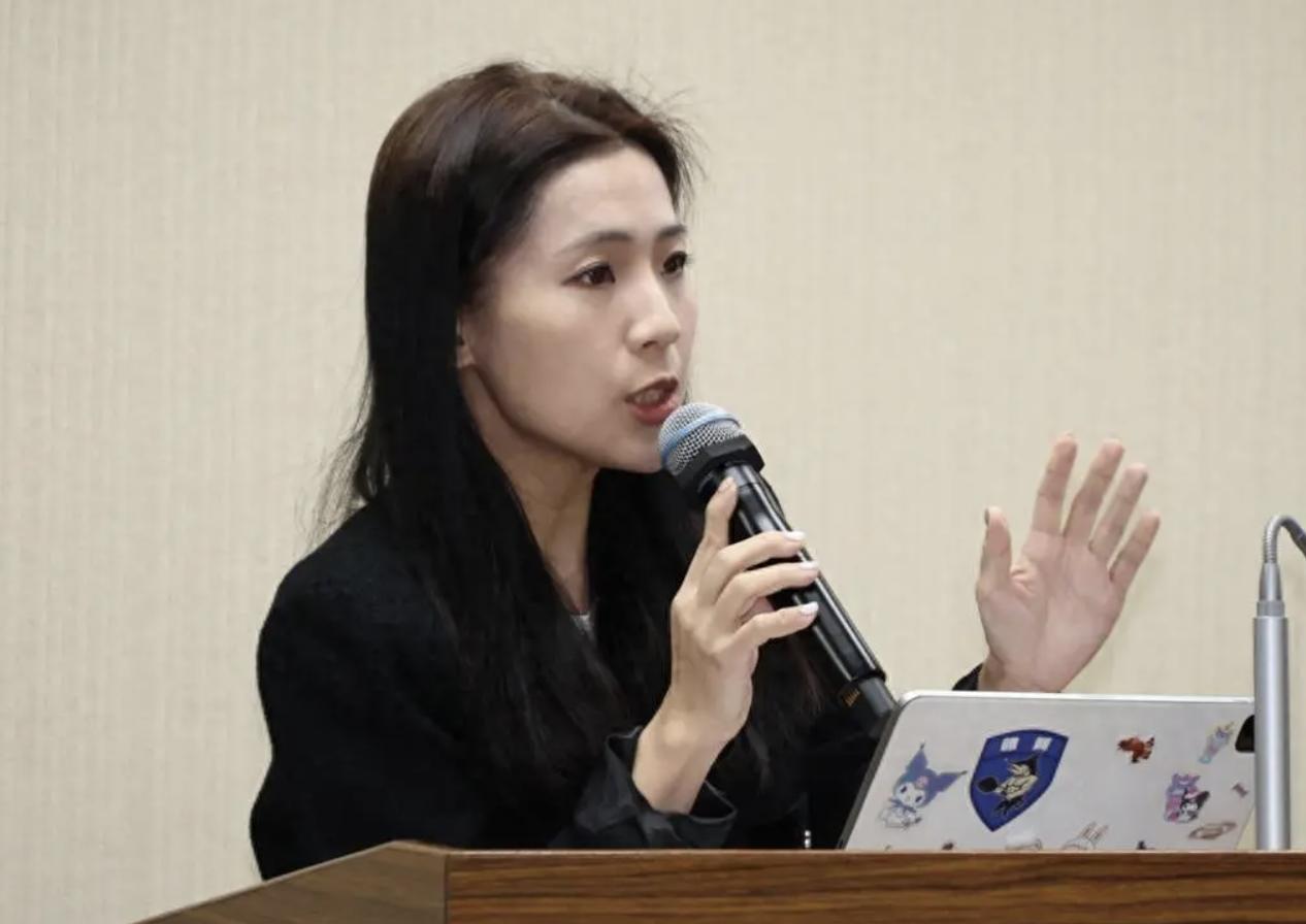 诓骗慈济10亿案烧向绿营？徐巧芯曝嫌疑人与绿营“关系密切”

律师陈昱瑄在疫情期