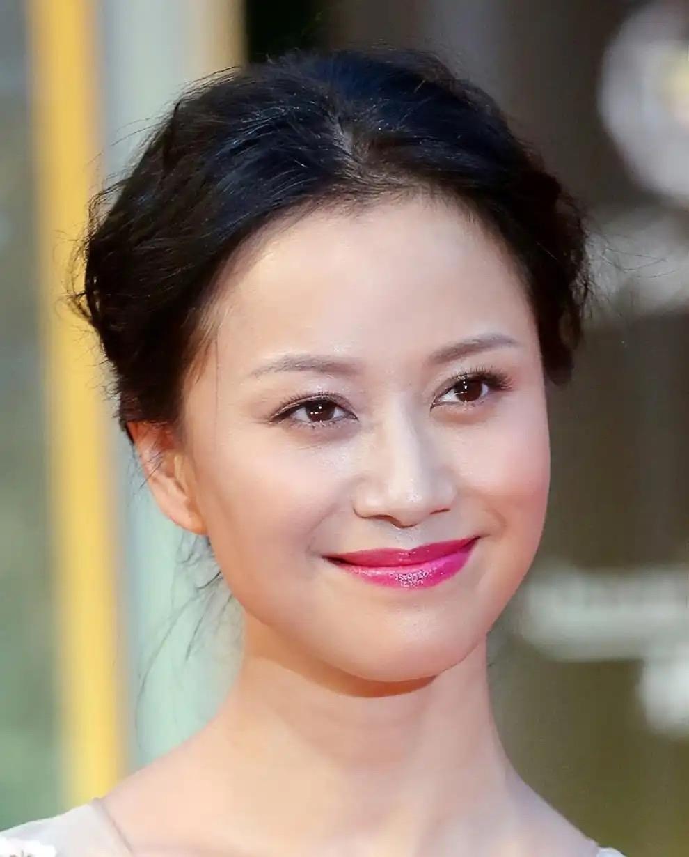 47岁倪虹洁自曝一人要养5位老人，含泪坦言离婚后儿子关系疏远拒喊“妈妈”，计划将