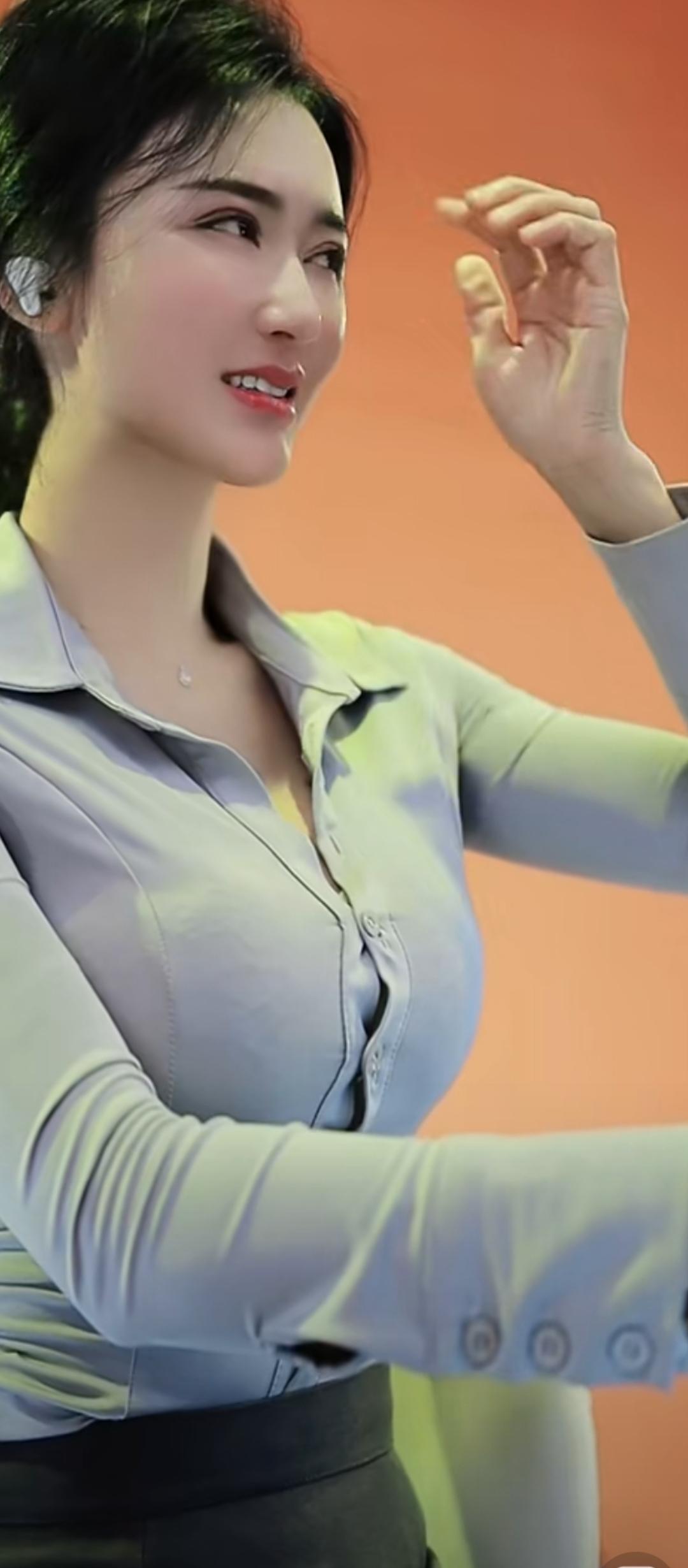 优雅气质，自信微笑，职场女神风范