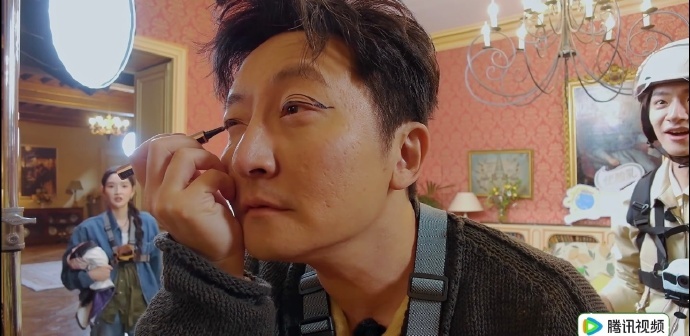 郭京飞的眼线有自己的存在感郭京飞的烟熏妆有自己的想法 满心期待的复古大片造型，结