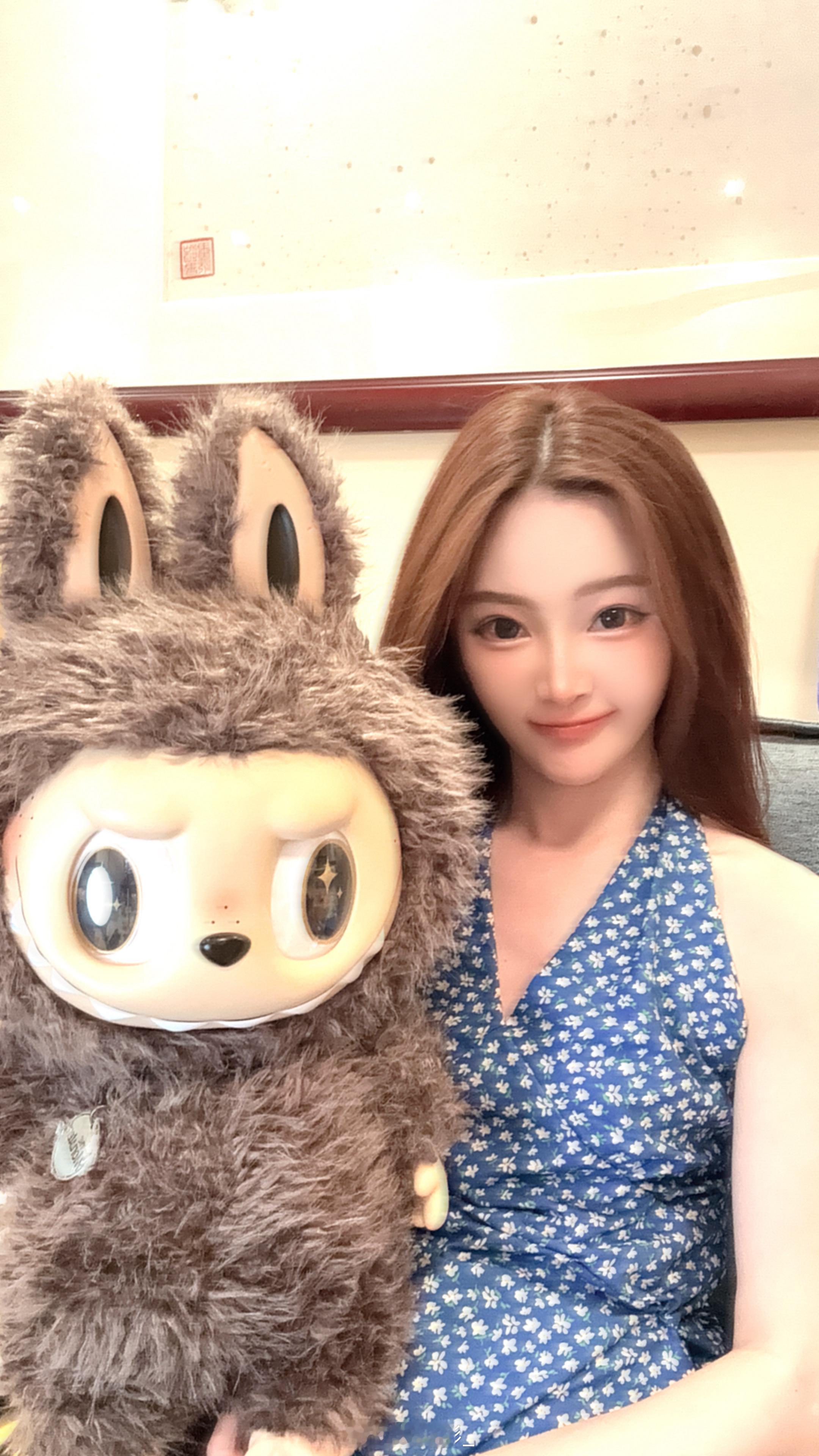 是谁这么幸运拥有这么多只labubu？原来是我哈哈谢谢思思给我寄了这么大一只，好