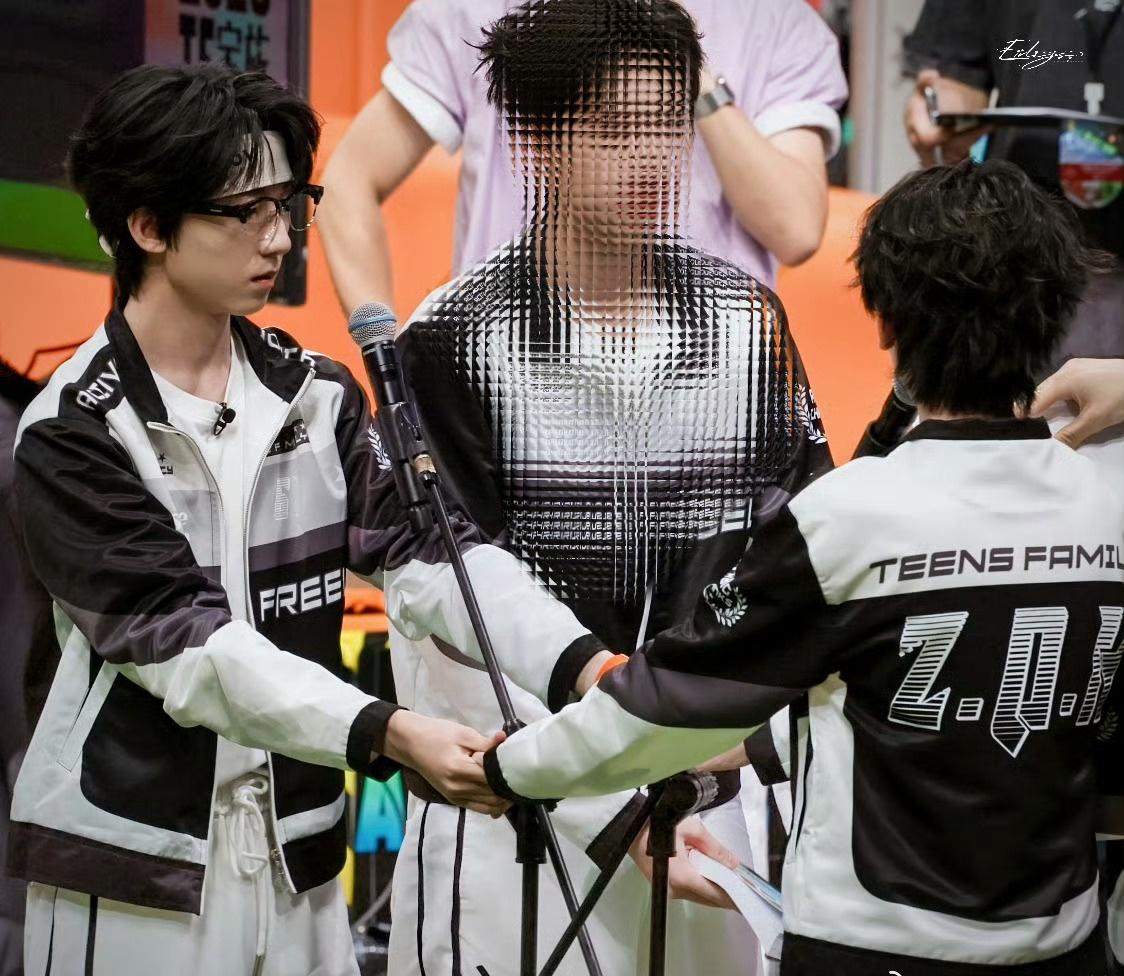 奇文超话 qw奇文 四代唯一断层领头CPqw奇文 气温回暖 爱意疯长

那些话一