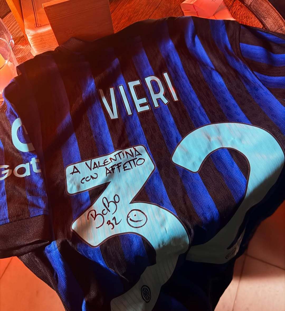 贾姐也见到偶像了，帮她的新书《颤抖时的勇气》做宣传… 