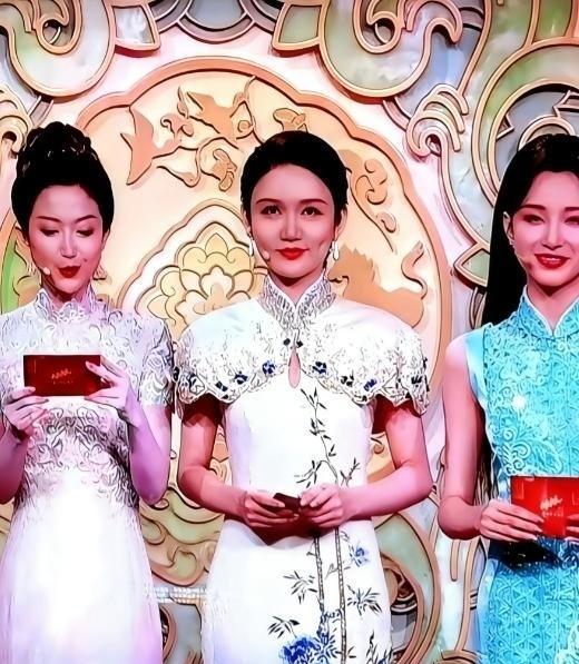 能镇住春晚那个台子的女人，骨子里都住着一头温柔的兽。
不是嗓音多亮，是能接住全场