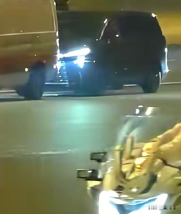 随特朗普来访的国务卿以前叫卢比奥，是明明白白上了个人被制裁的名单的，算这小子识相